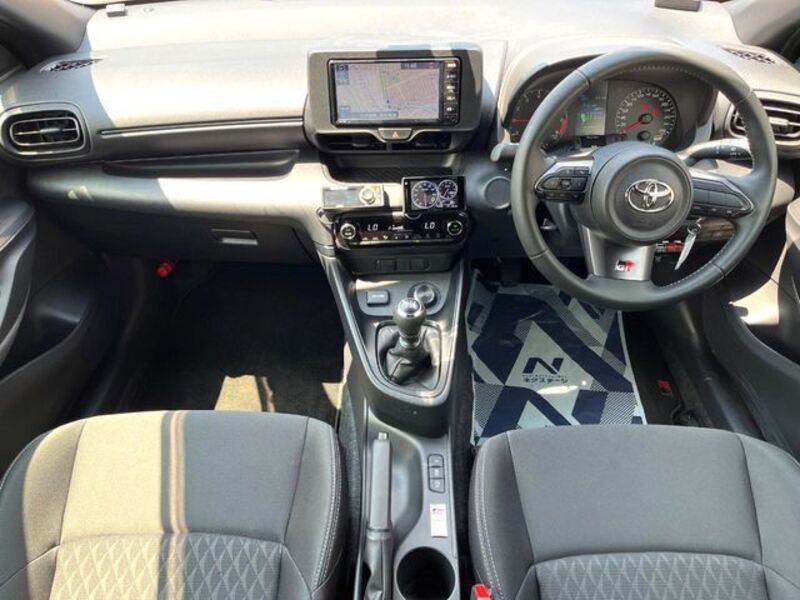 GR YARIS