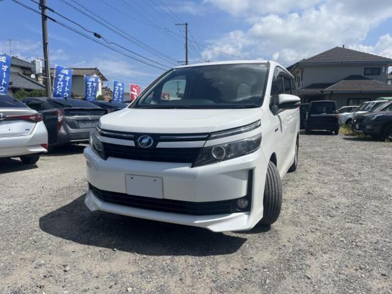 TOYOTA VOXY