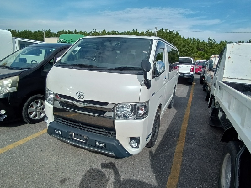 TOYOTA HIACE VAN