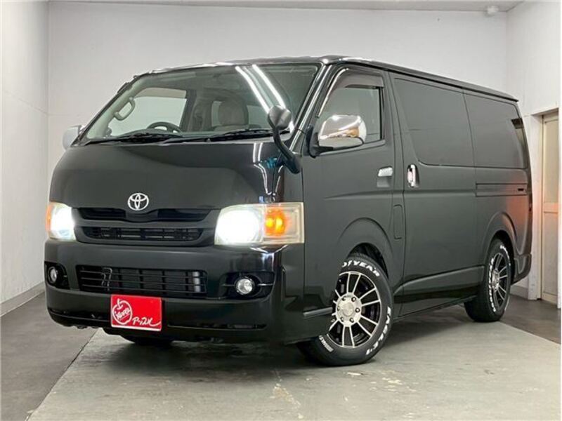 TOYOTA HIACE VAN