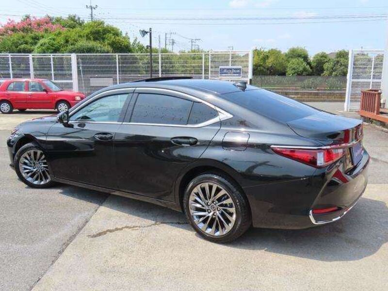 ES
