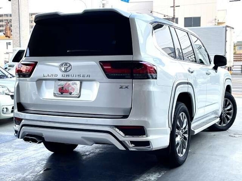 LAND CRUISER