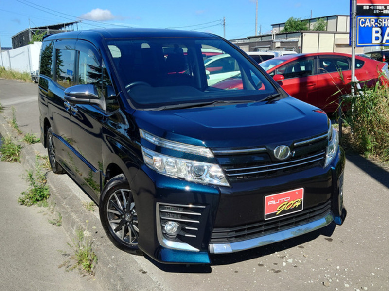 TOYOTA VOXY
