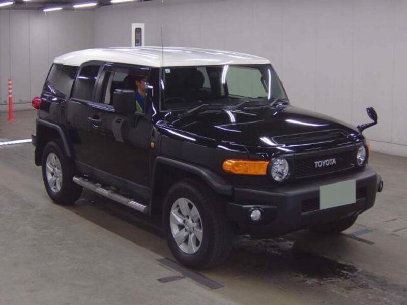 TOYOTA FJ CRUISER