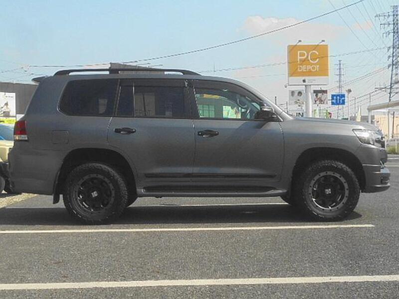 LAND CRUISER
