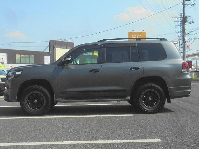 LAND CRUISER