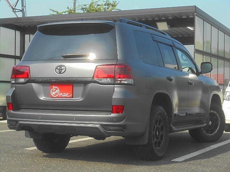 LAND CRUISER