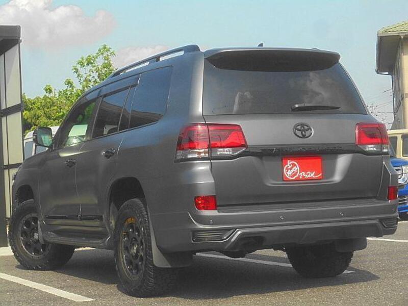 LAND CRUISER