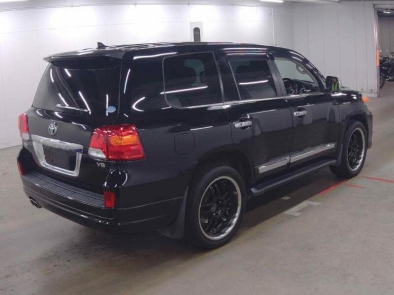 LAND CRUISER