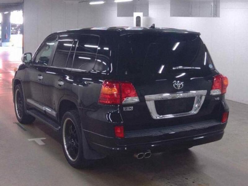 LAND CRUISER