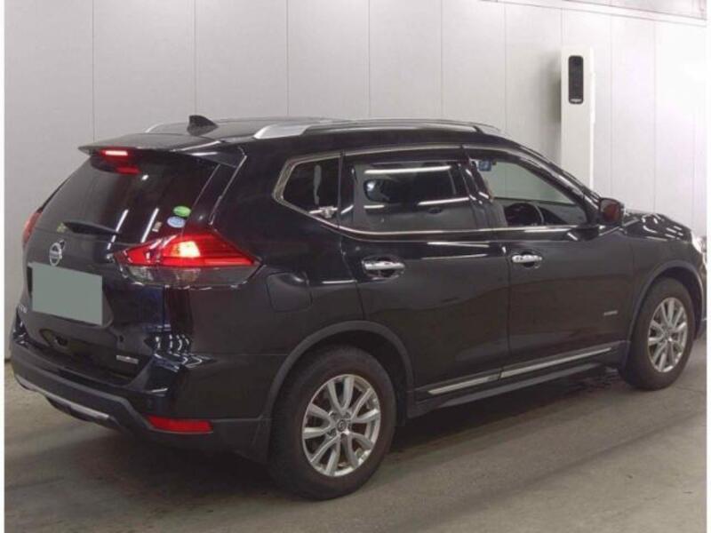 X-TRAIL