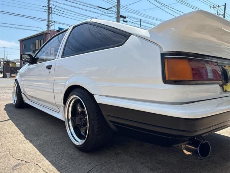 COROLLA LEVIN
