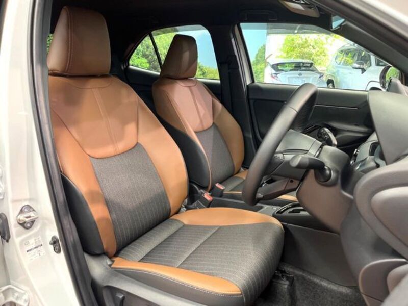 YARIS CROSS