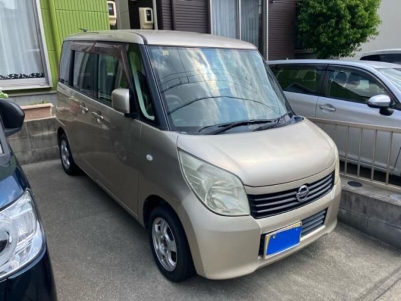 NISSAN ROOX