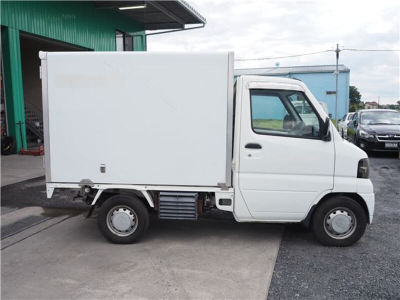 MINICAB TRUCK