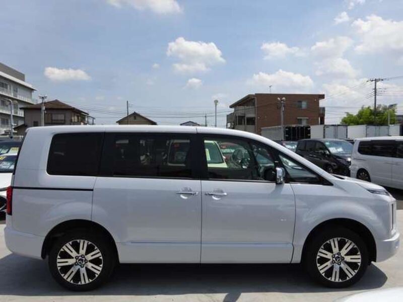 DELICA D5