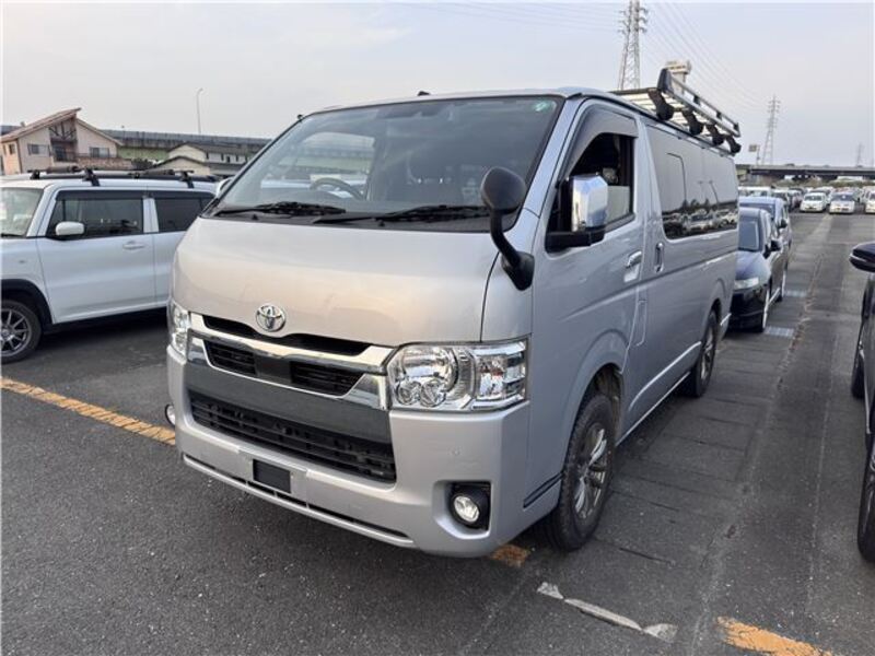 TOYOTA HIACE