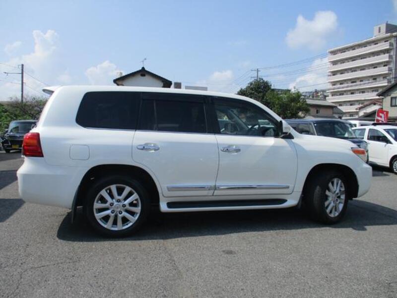 LAND CRUISER