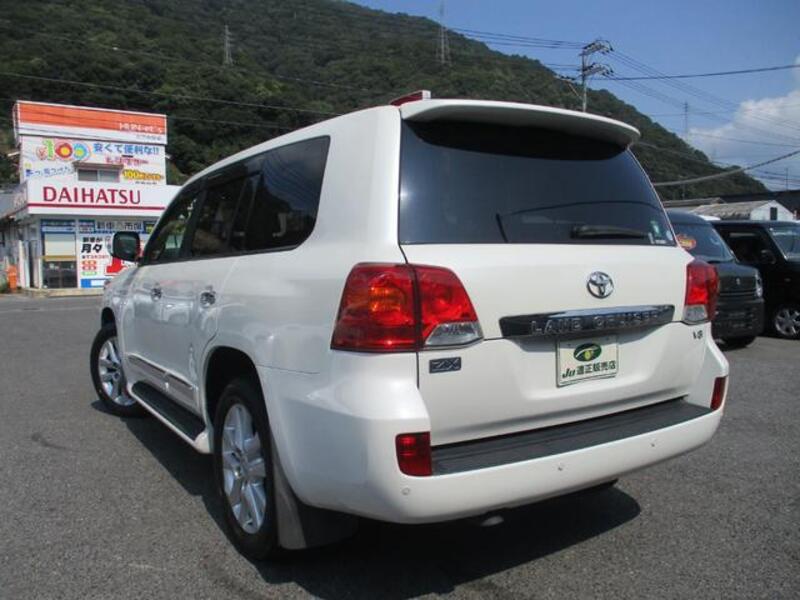 LAND CRUISER
