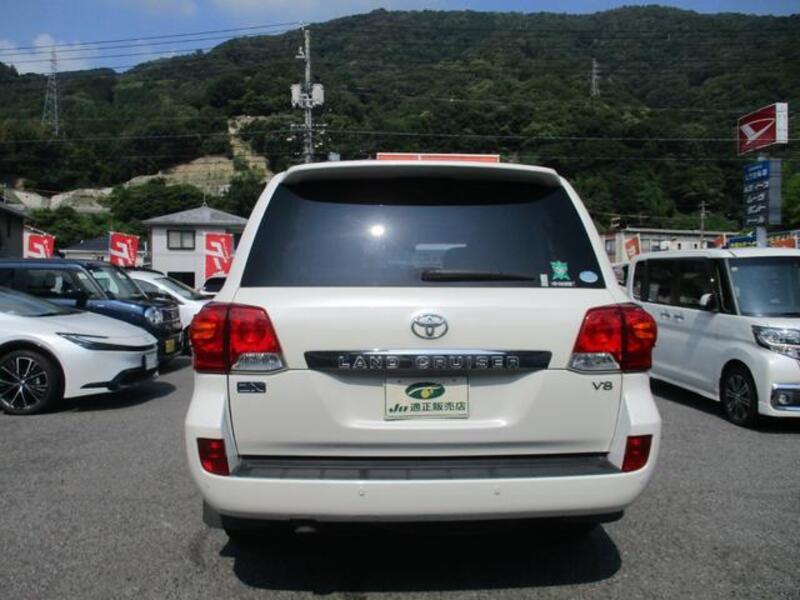 LAND CRUISER