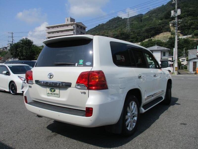 LAND CRUISER