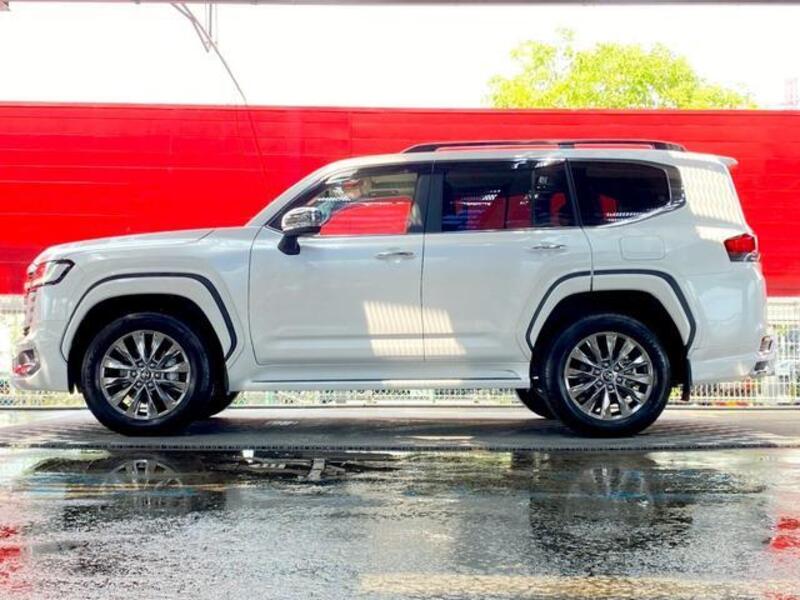 LAND CRUISER