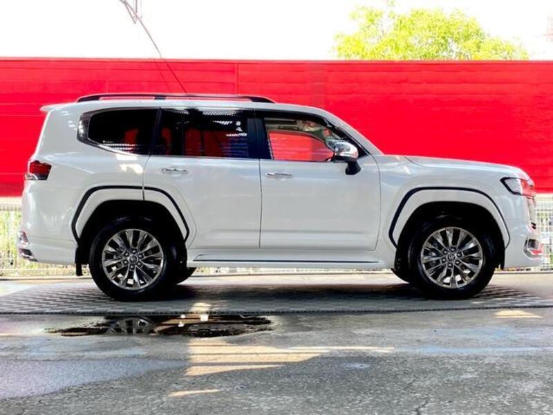 LAND CRUISER