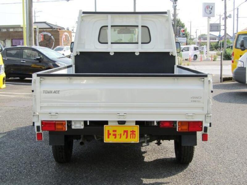TOWNACE TRUCK