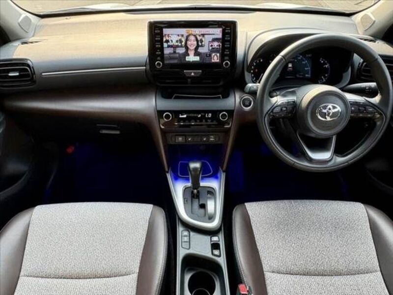 YARIS CROSS