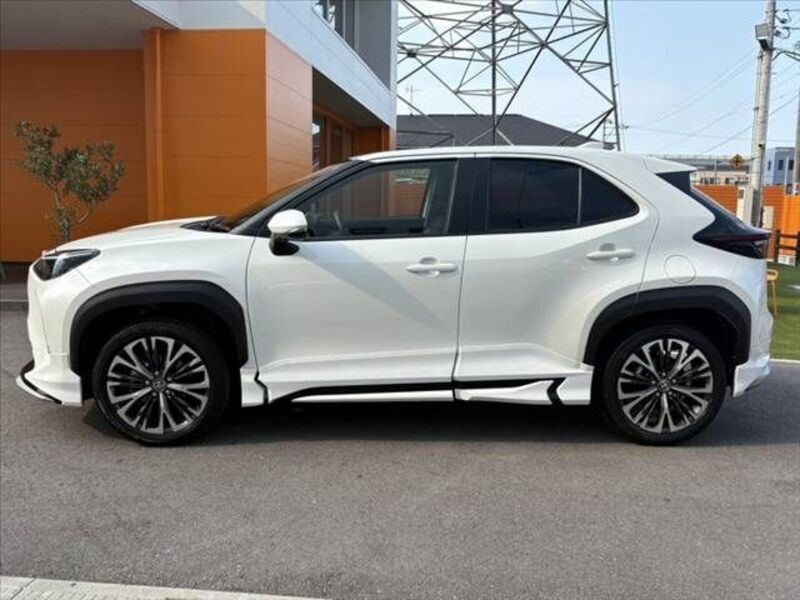 YARIS CROSS