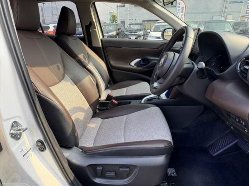 YARIS CROSS