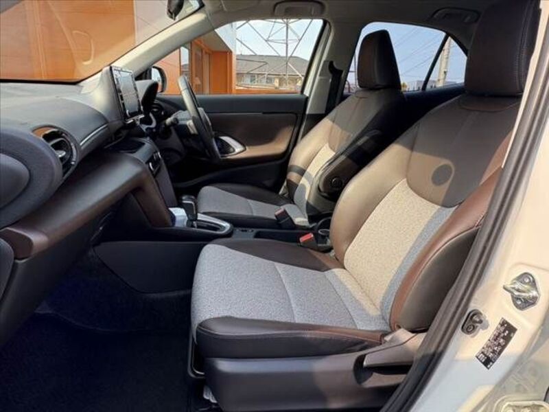 YARIS CROSS