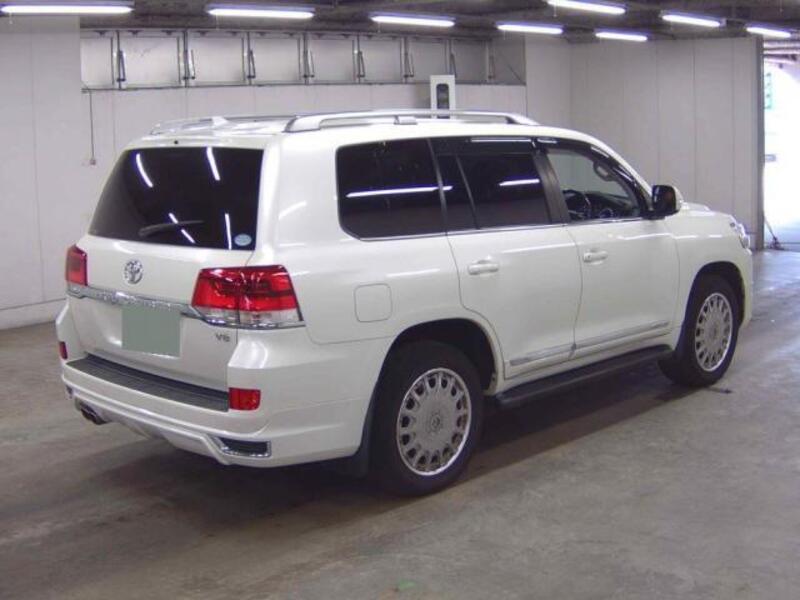 LAND CRUISER