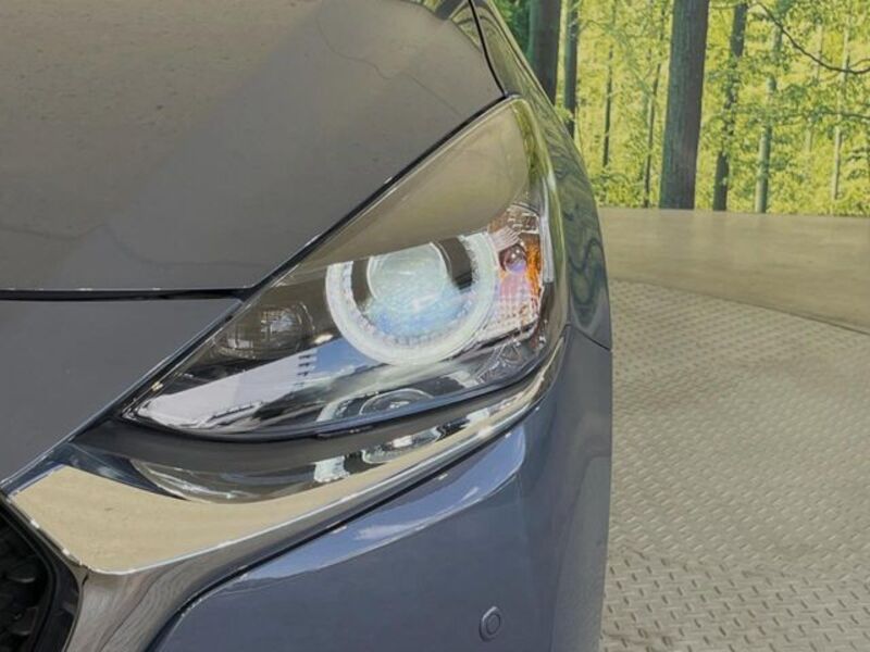 MAZDA2