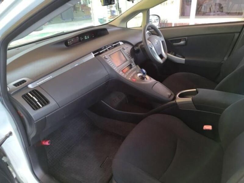 PRIUS PHV