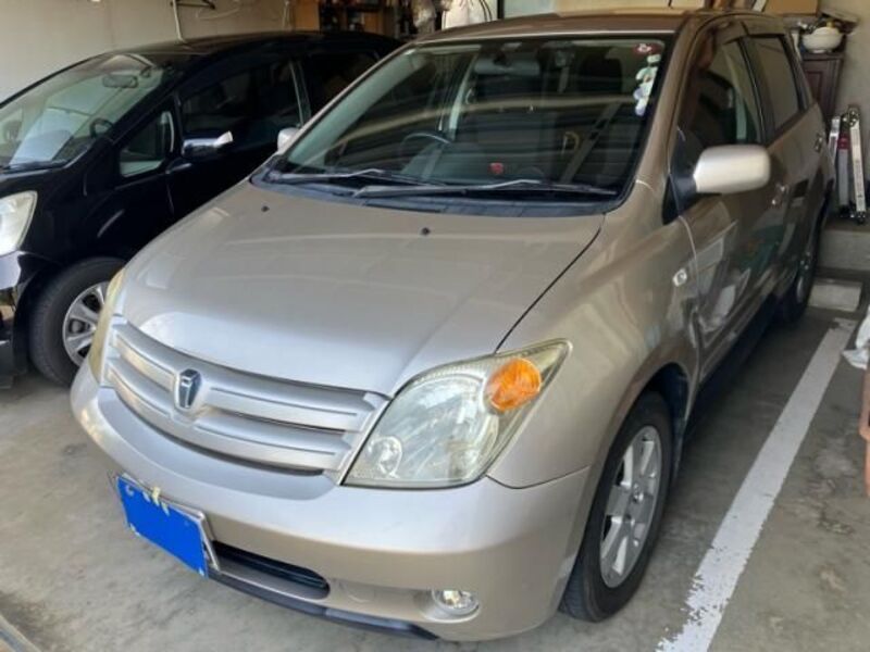 TOYOTA IST