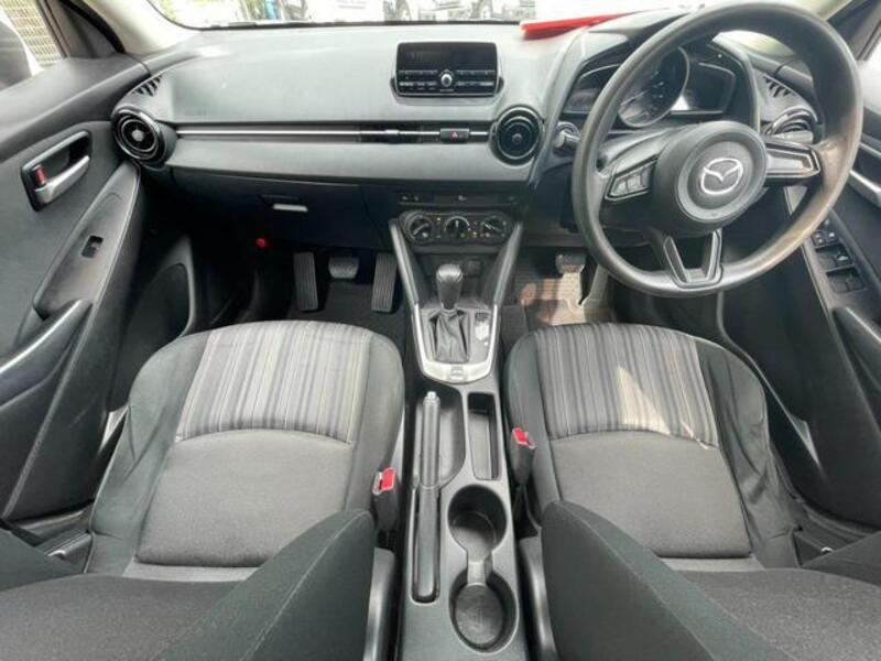 MAZDA2