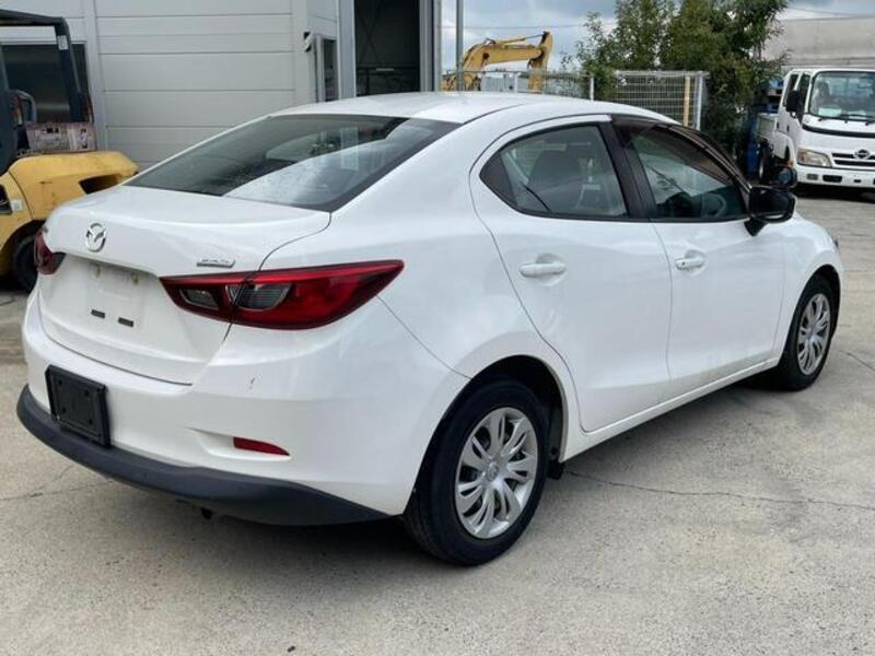 MAZDA2