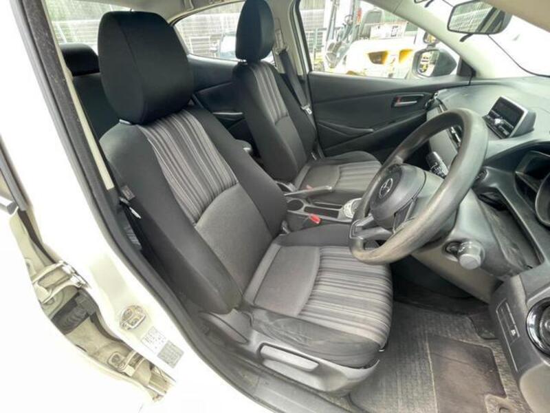 MAZDA2