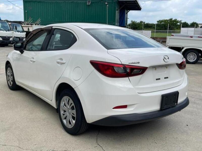 MAZDA2