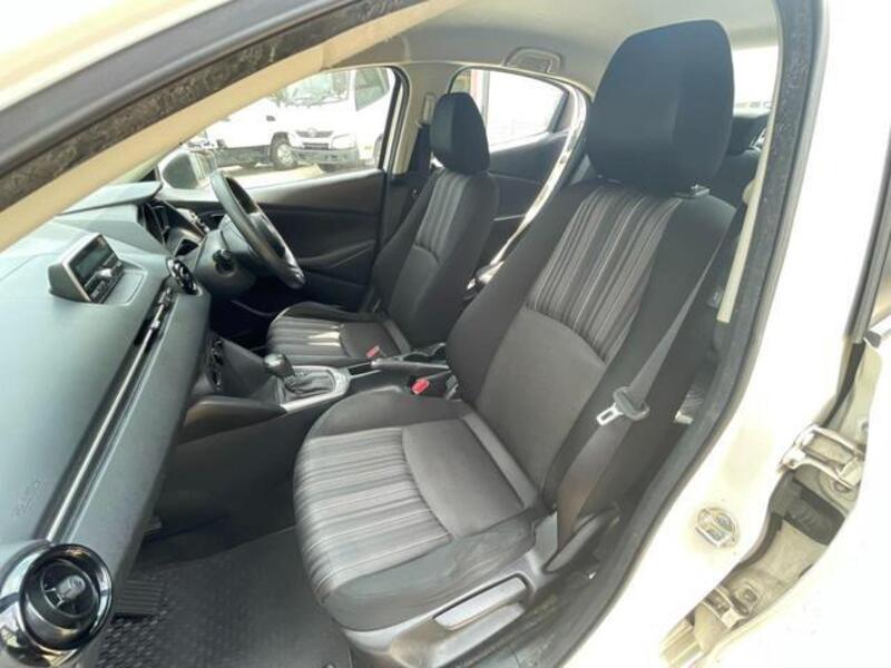 MAZDA2