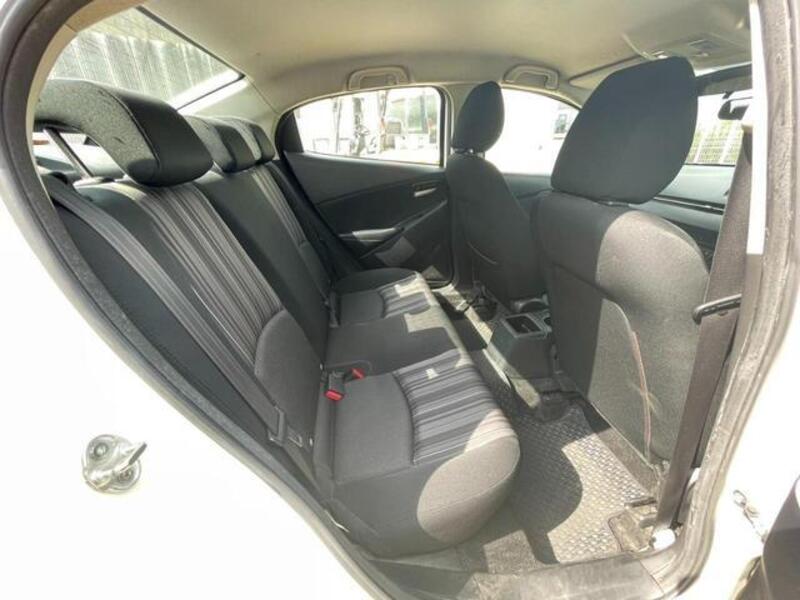 MAZDA2