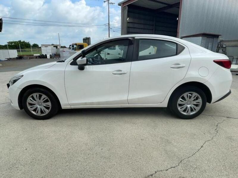 MAZDA2