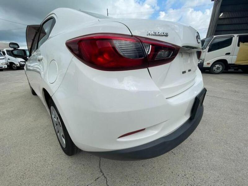 MAZDA2
