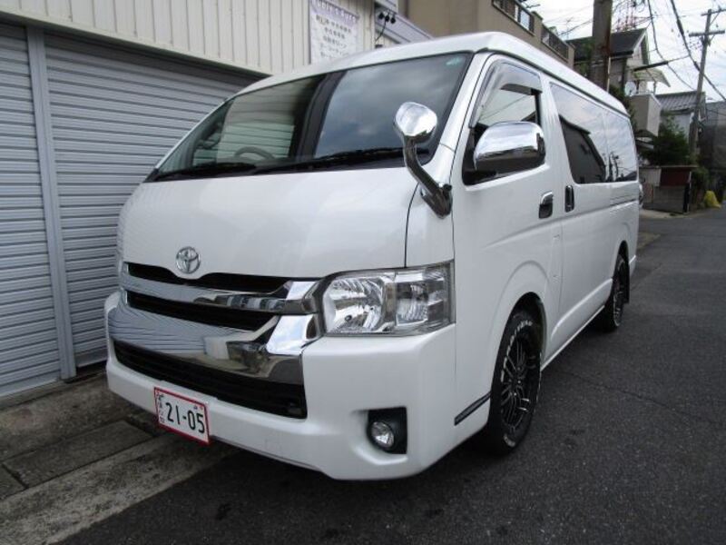 TOYOTA HIACE