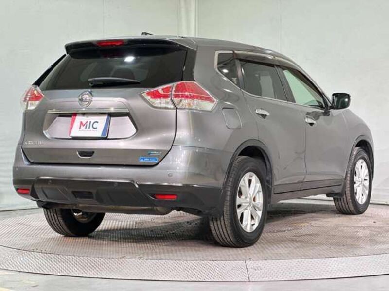 X-TRAIL