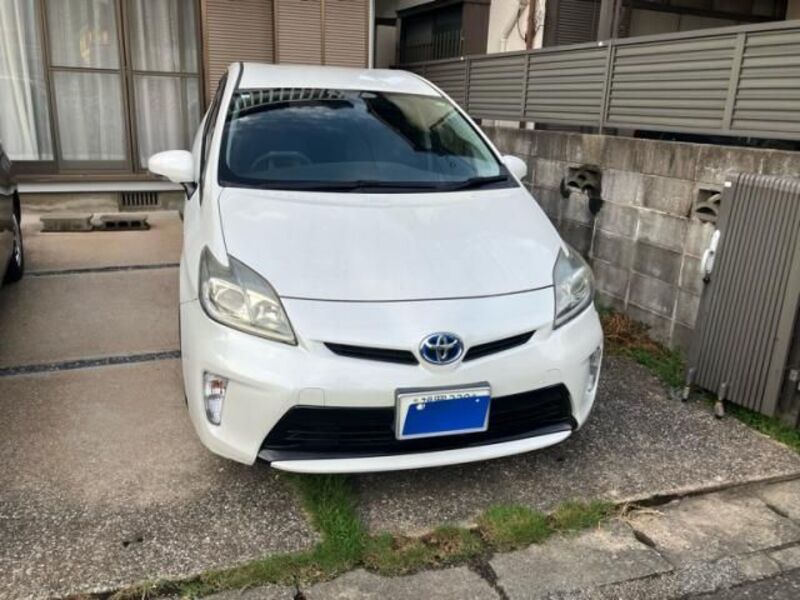 TOYOTA PRIUS