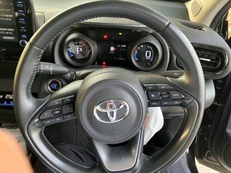 YARIS CROSS