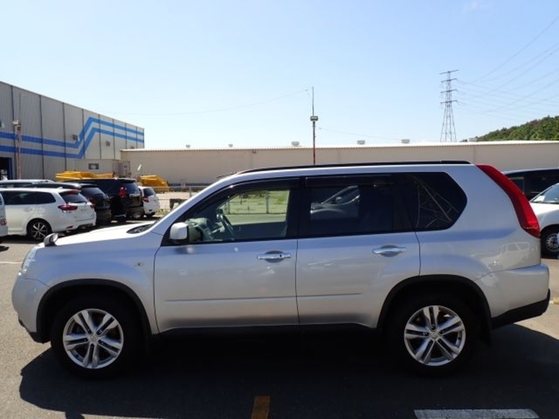 X-TRAIL