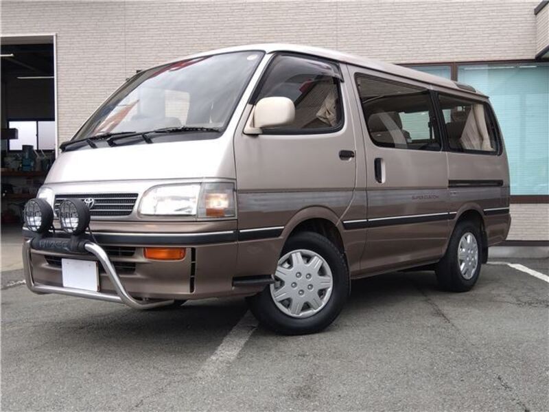 TOYOTA HIACE